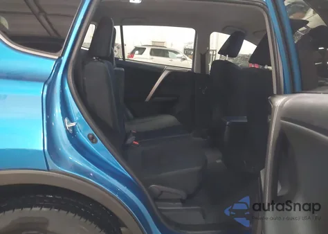 2017 Toyota Rav4 Le z USA, uszkodzony, nr VIN JTMBFREV2HJ708403